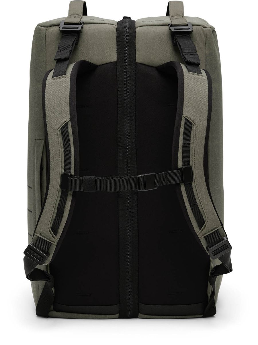 Db Roamer Pro Split Duffel 50L i fargen Forest GReen. Bag med to store hovedrom bra Db