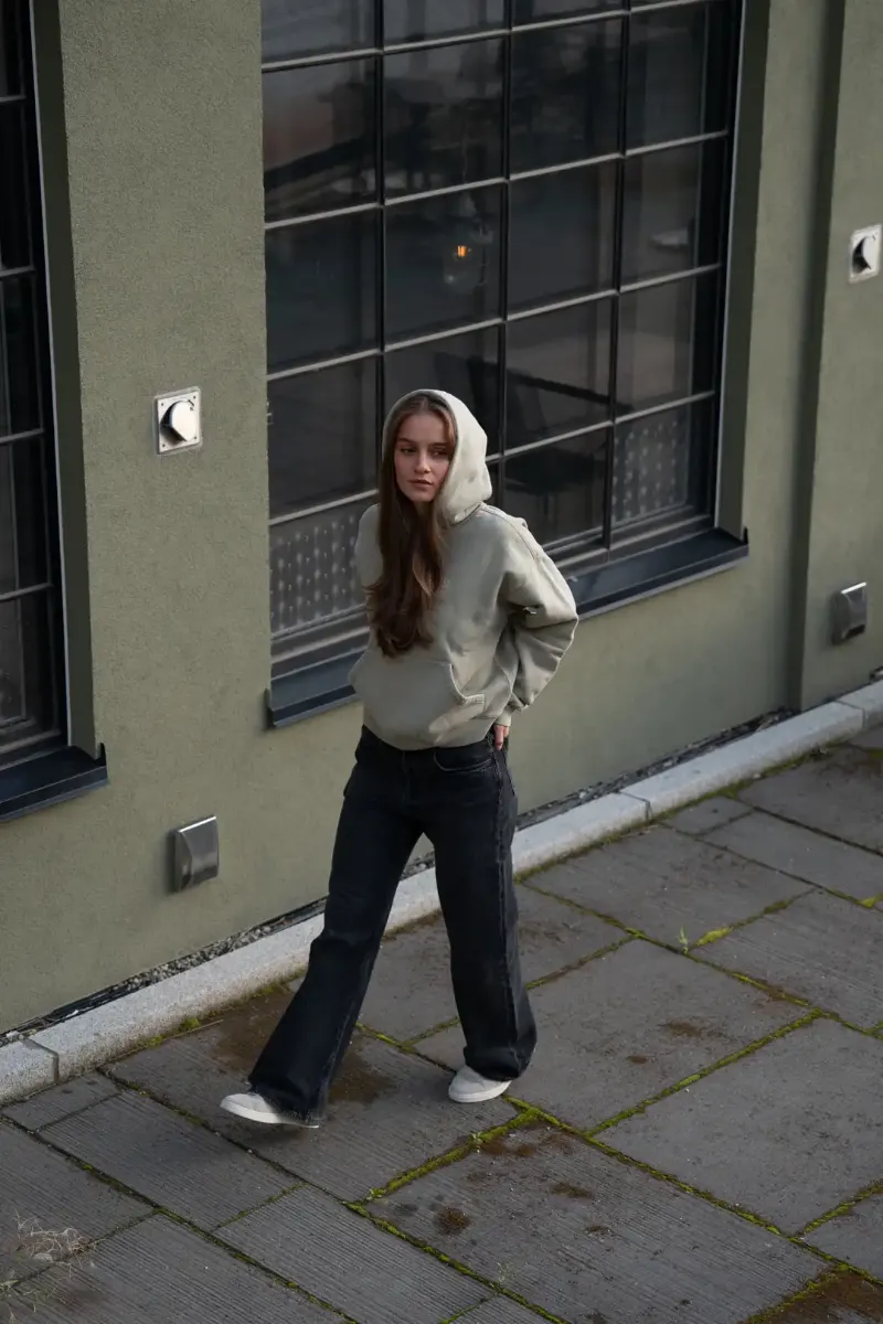 Pre Après Form Hoodie i fargen Dusty Green. Hettegenser til dame fra Pre Après