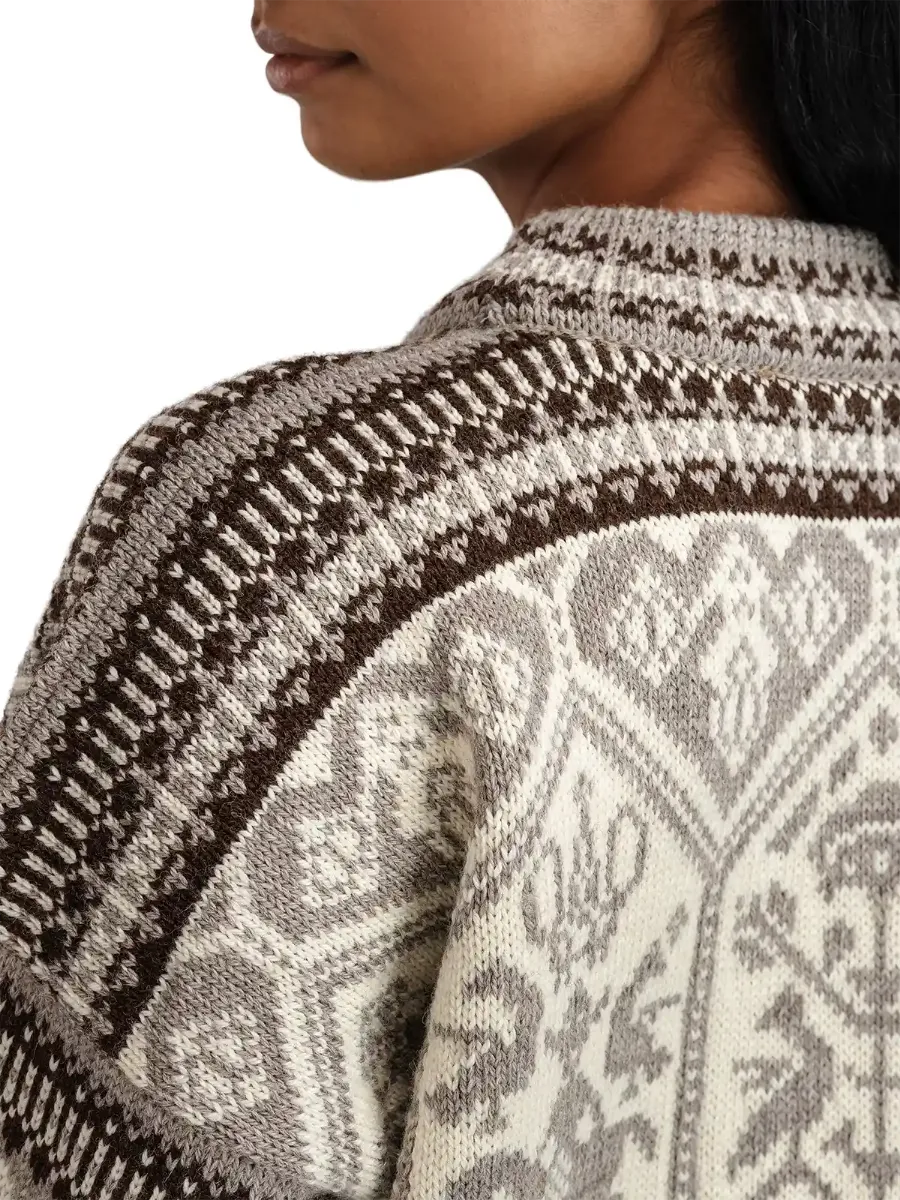 Dale of Norway 1994 Feminine Sweater. Strikkegenser fra Dale of Norway til dame. 