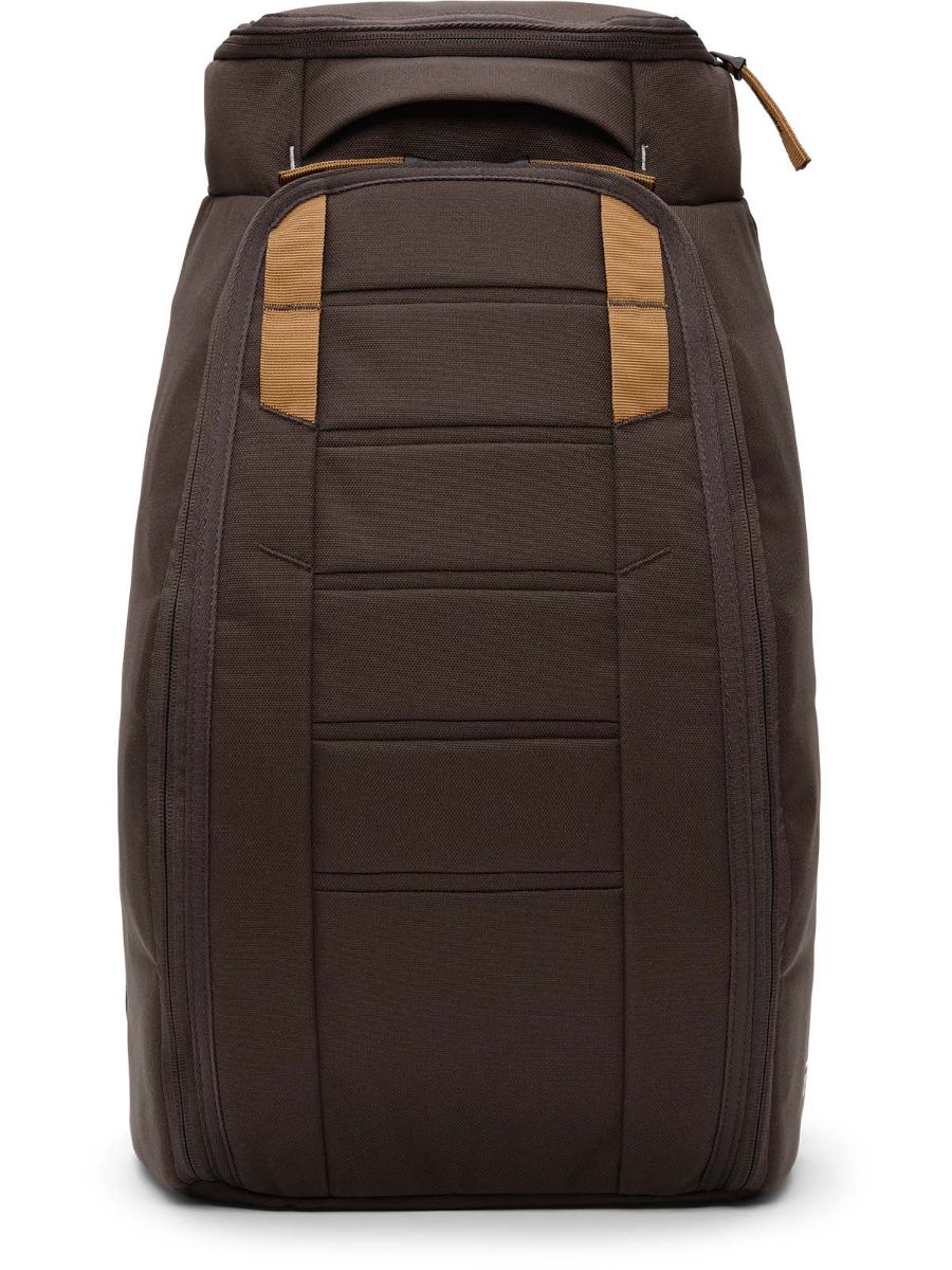Hugger Backpack fra Db i fargen Espresso som rommer 25L
