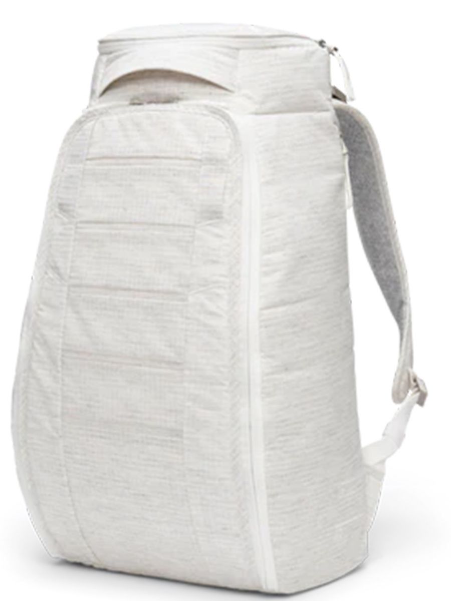 Hugger Backpack fra Db som rommer 30L i Clean Slate