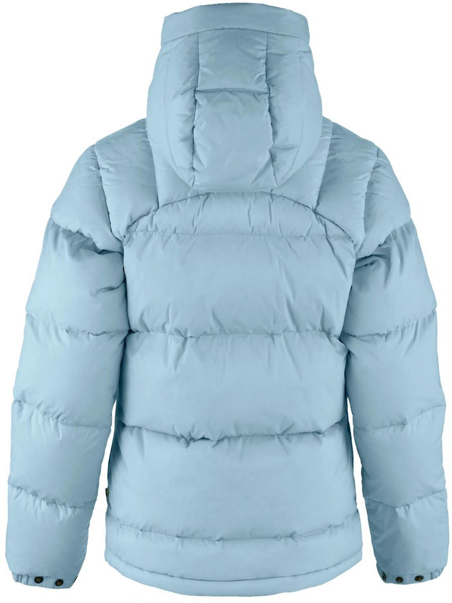 Kort og varm dunjakke fra Fjellräven i farge Breeze Blue