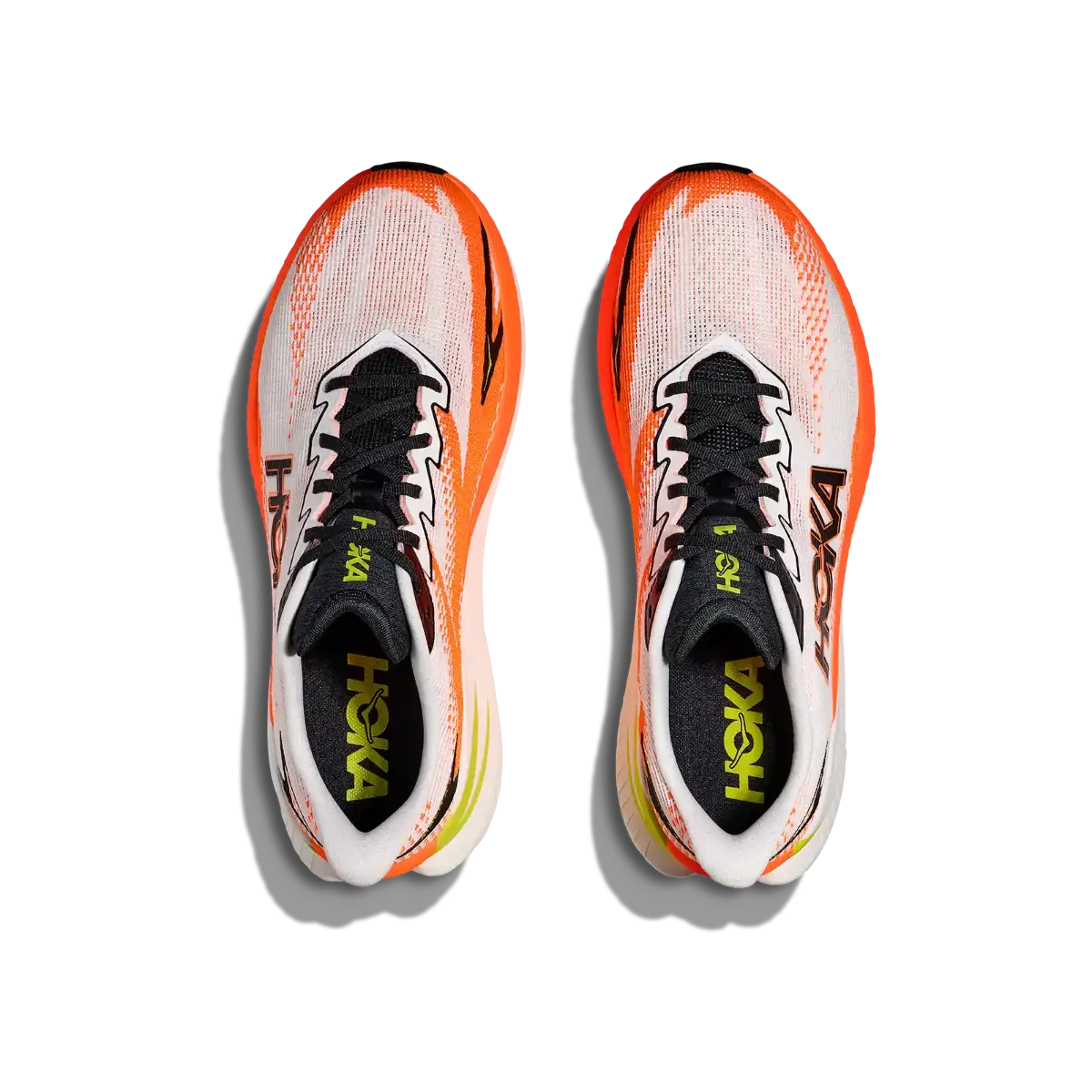 Hoka M Mach 3 i fargen White Neon Tangerine. Løpesko til herre fra Hoka