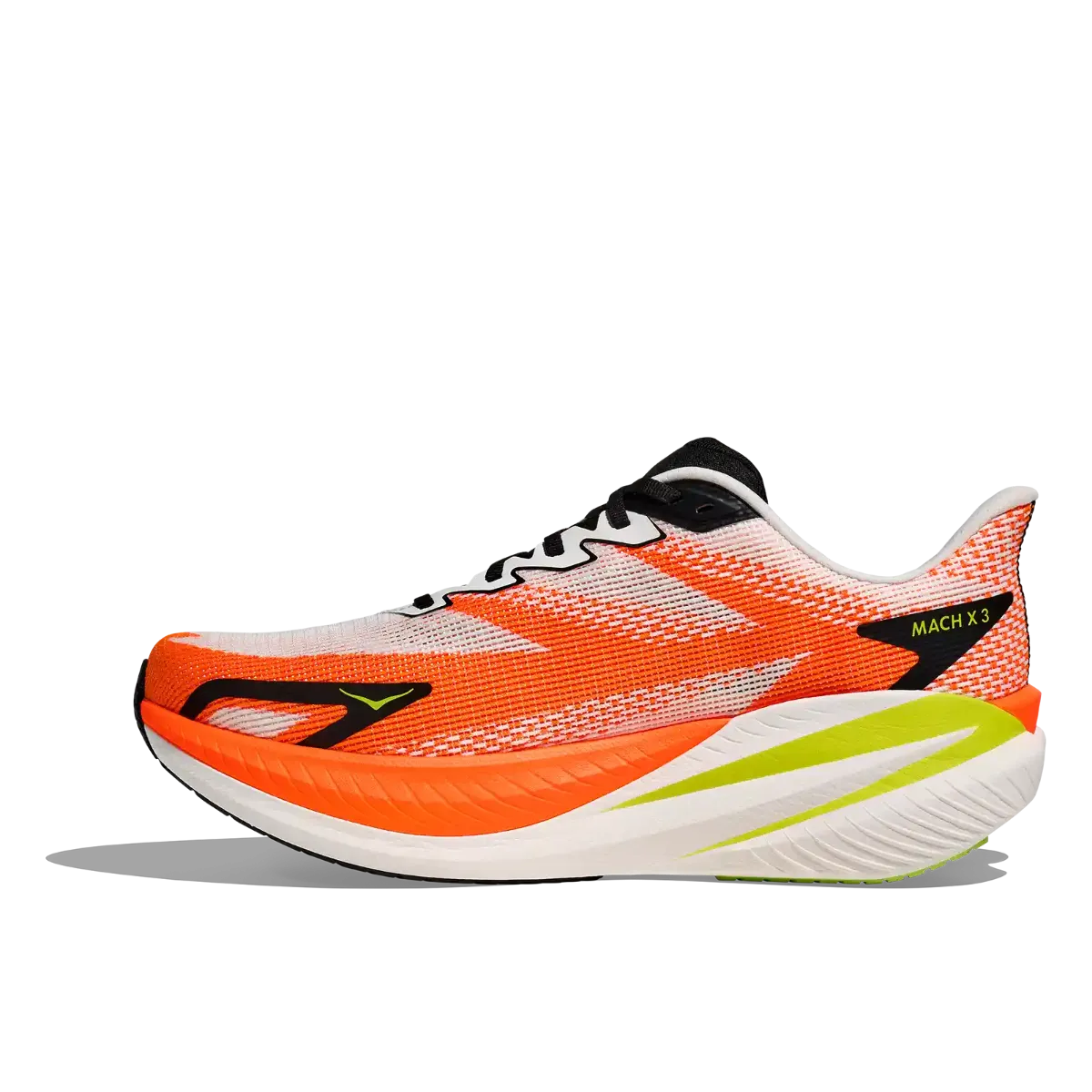 Hoka M Mach 3 i fargen White Neon Tangerine. Løpesko til herre fra Hoka