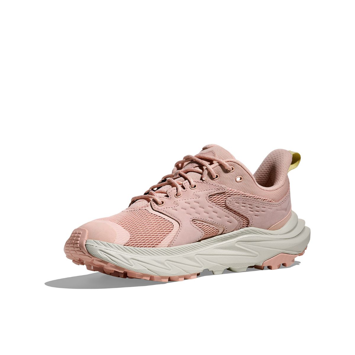 Lav og lett terrengsko fra Hoka til dame med god støtdemping og eksepsjonelt grep. Anacapa 2 Low med Gore-Tex i fargen Rose Latte Truffle Salt