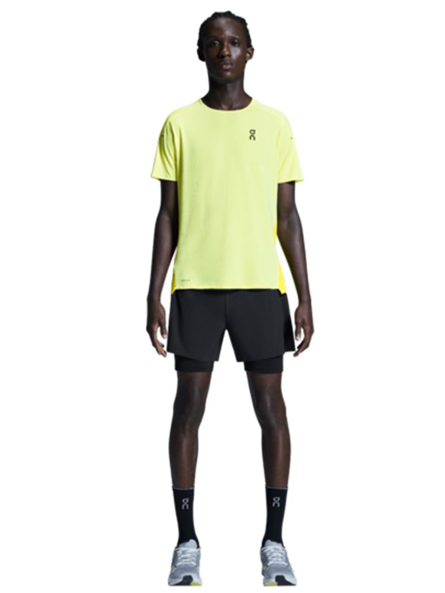 Lett treningsshorts til herre fra On med integrert innershorts