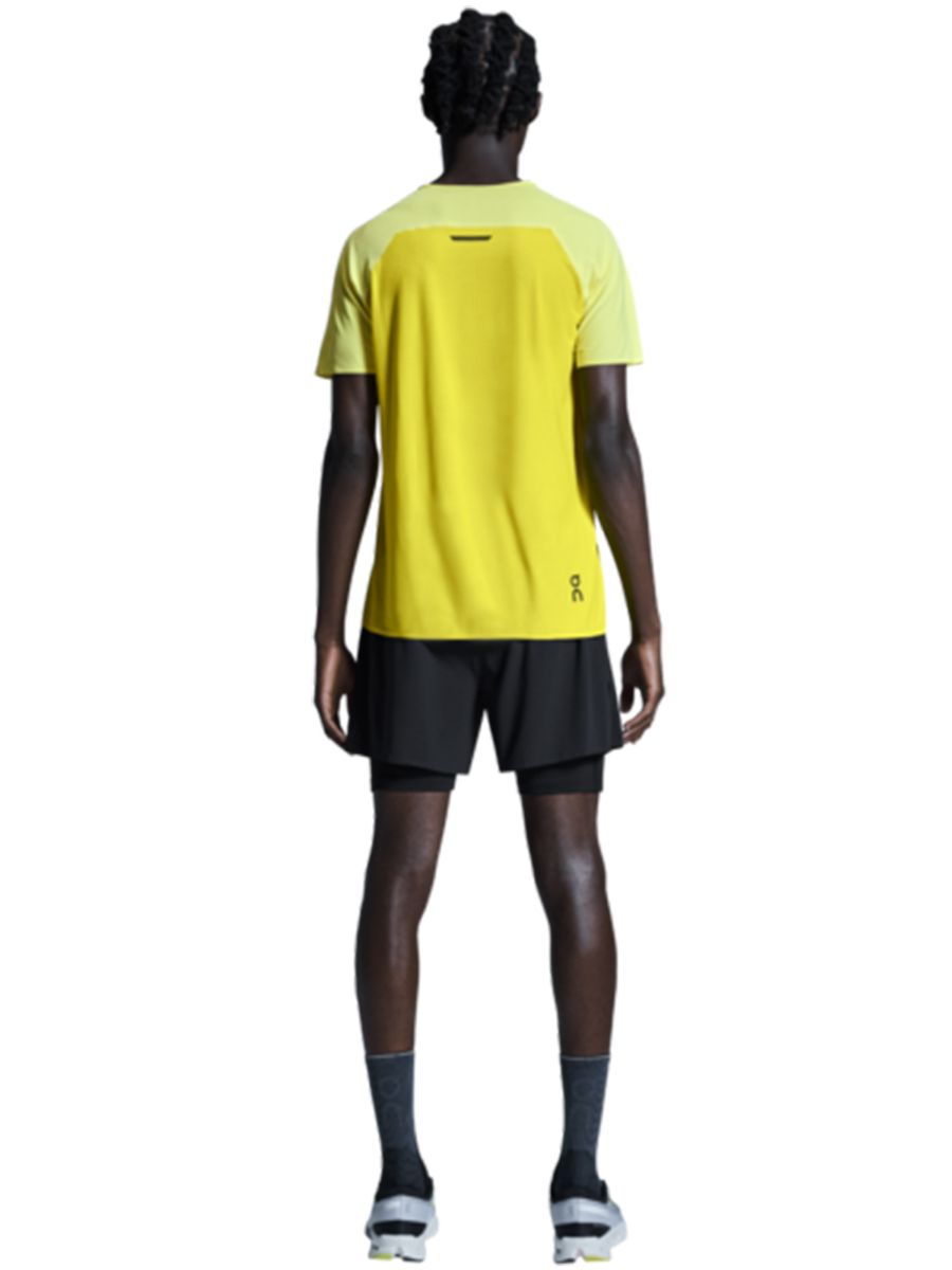 Lett treningsshorts til herre fra On med integrert innershorts