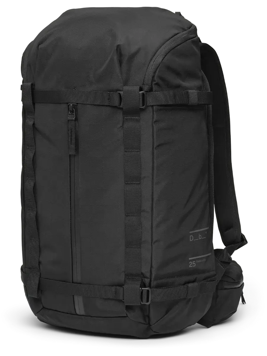 Db Backcountry Backpack 25 L i fargen Black Out. Den perfekte topptursekken fra Db