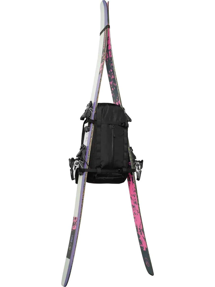 Db Backcountry Backpack 25 L i fargen Black Out. Den perfekte topptursekken fra Db