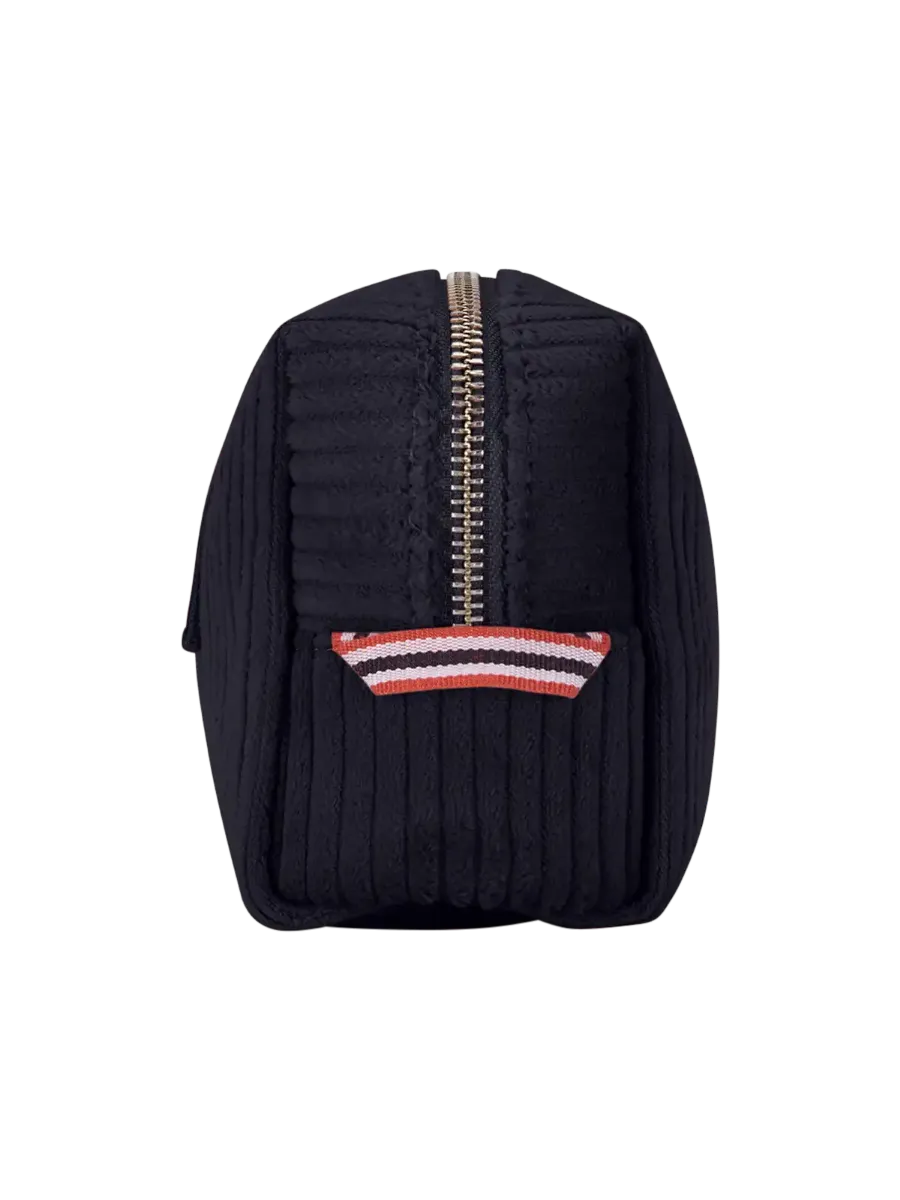 Amundsen Carry Bag Corduroy i fargen Faded Navy. Toalettmappe fra Amundsen Sports