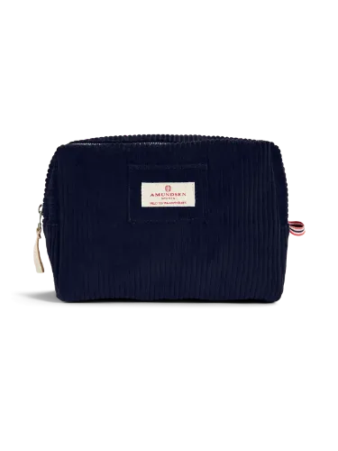 Amundsen Wash Bag Corduroy i fargen Faded Navy. Toalettmappe fra Amundsen Sports