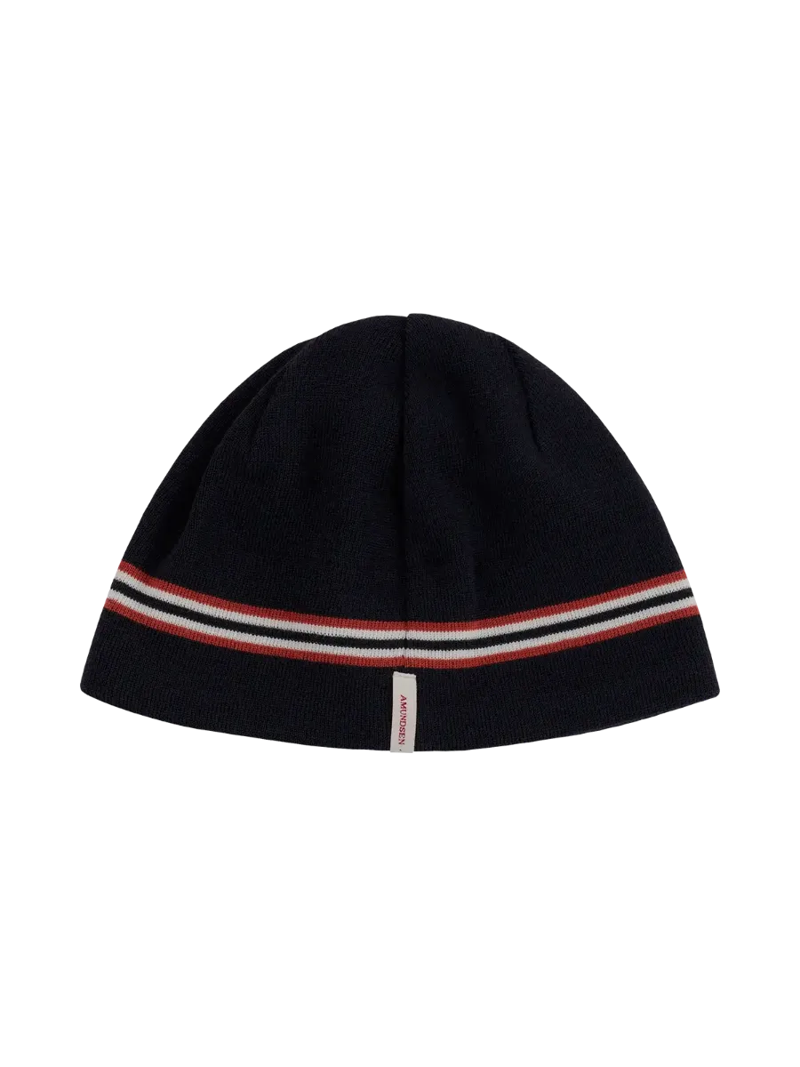 Amundsen 5mila Lines Beanie i fargen Faded Navy. Lue fra Amundsen
