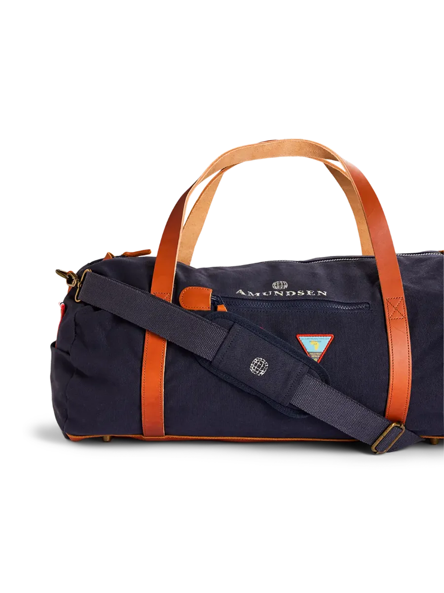 Amundsen Okawanga Duffel Bag 35 L i fargen Faded Navy. Duffelbag fra Amundsen. 