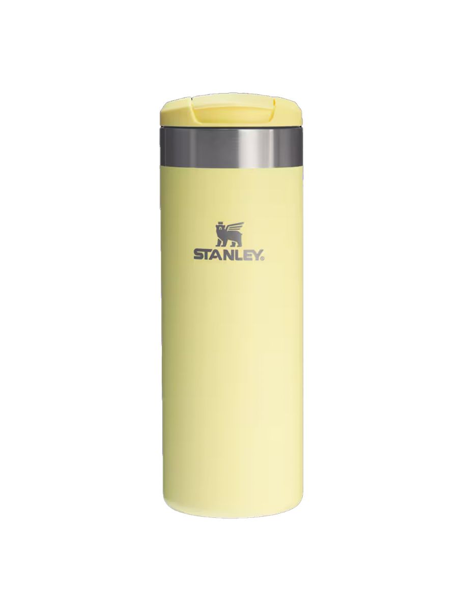 Termokopp fra Stanley som passer perfekt på farten, i fargen Pomelo