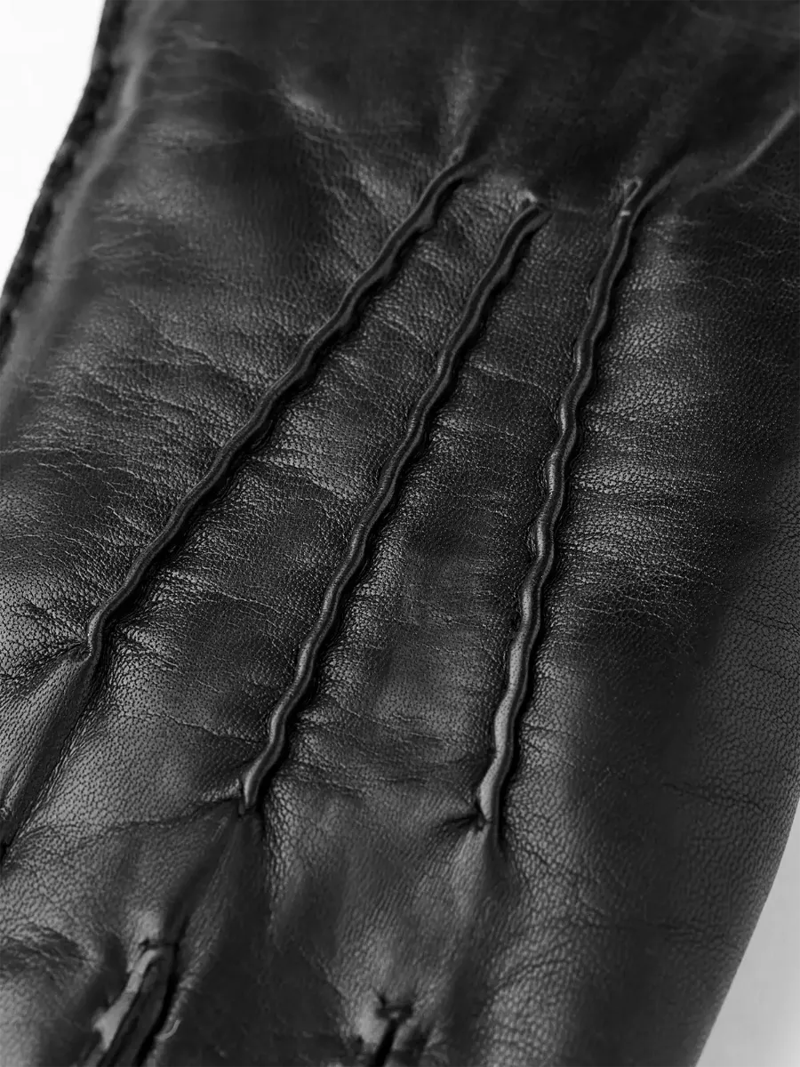 Hestra Margaret. Skinnhansker fra Hestra til dame