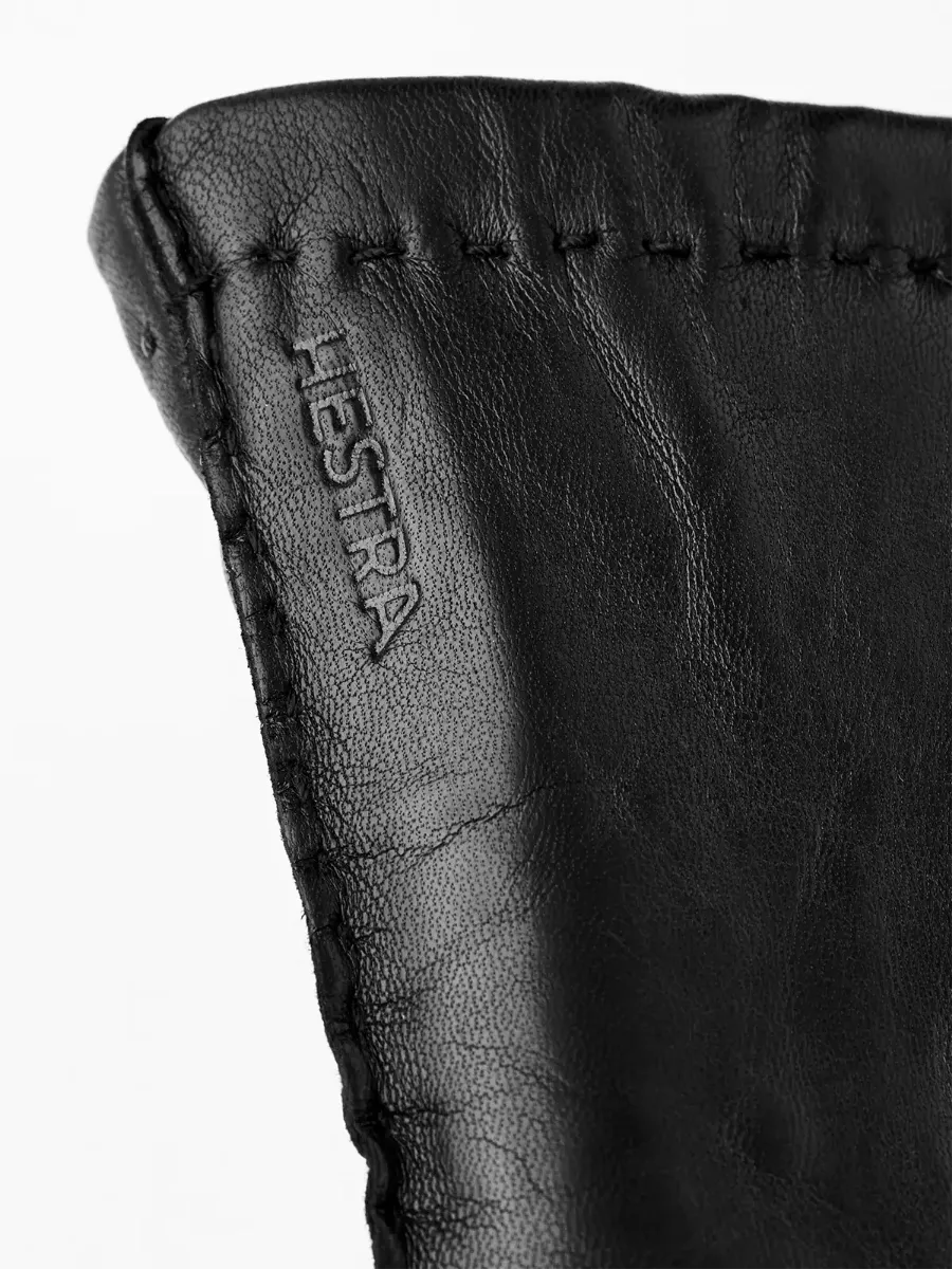 Hestra Margaret. Skinnhansker fra Hestra til dame