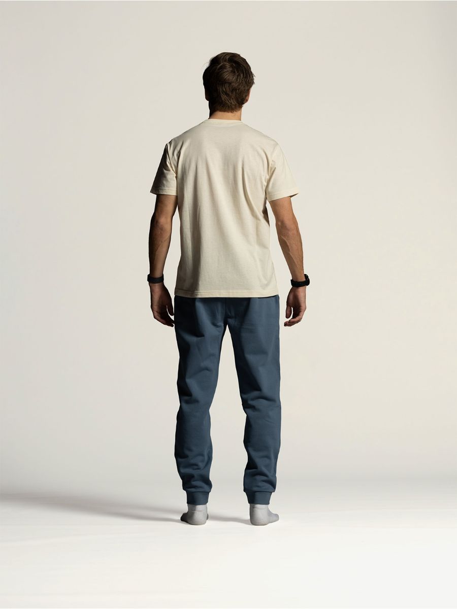 T-skjorte til herre i fargen Tofu fra Craft med Norge på brystet