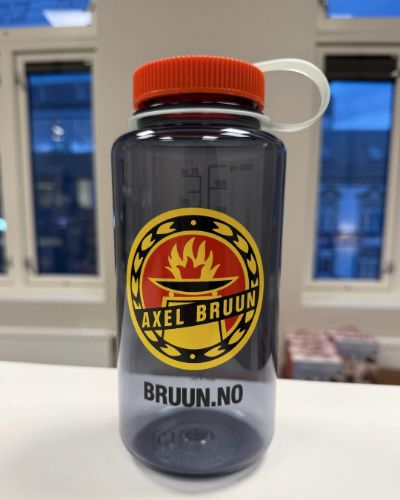 Nalgene Wide Mouth drikkeflaske med Axel Bruun-logo