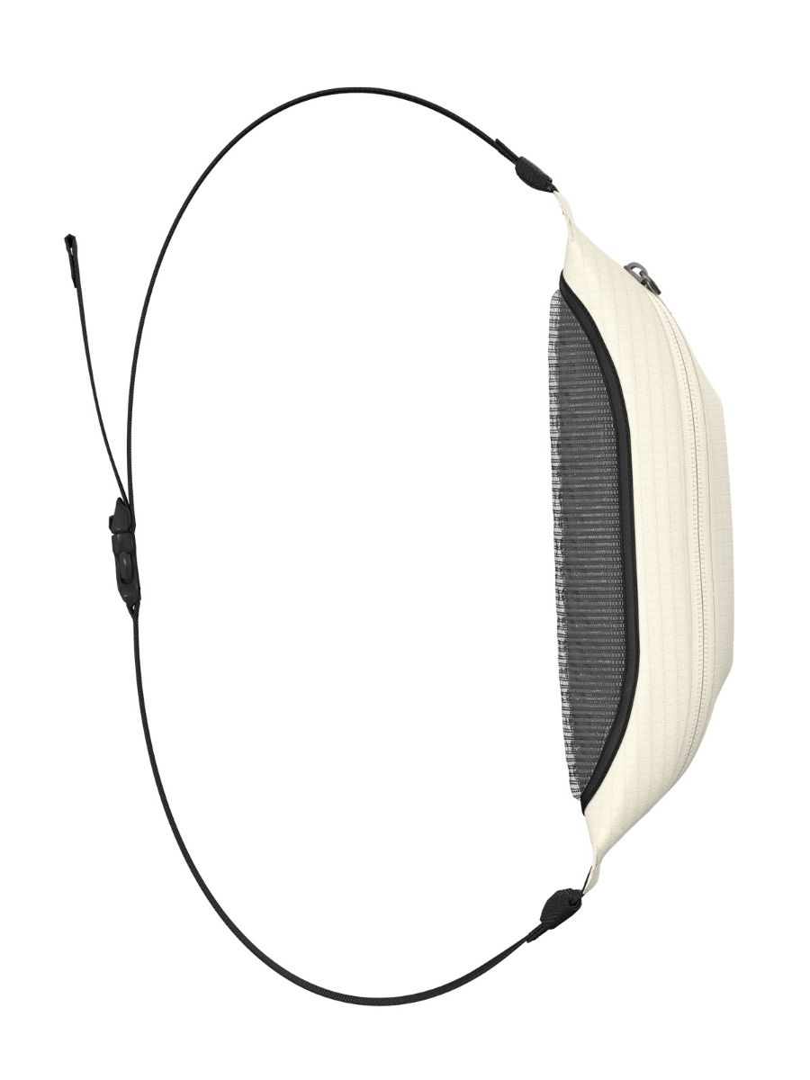 Crossbody Bag fra ArcTeryx som rommer 3L i fargen Sea Salt