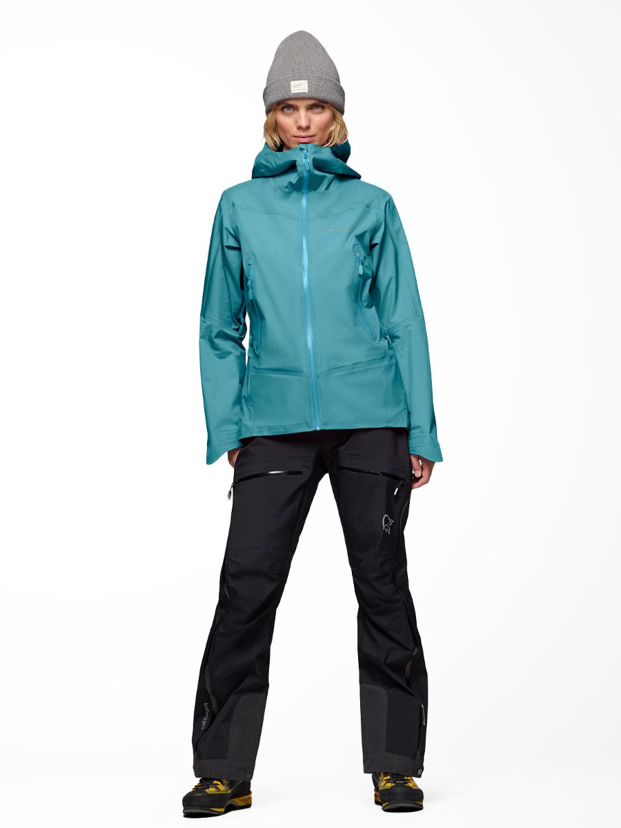 Allsidig og robust skalljakke til dame fra Norrøna i fragen Brittany Blue