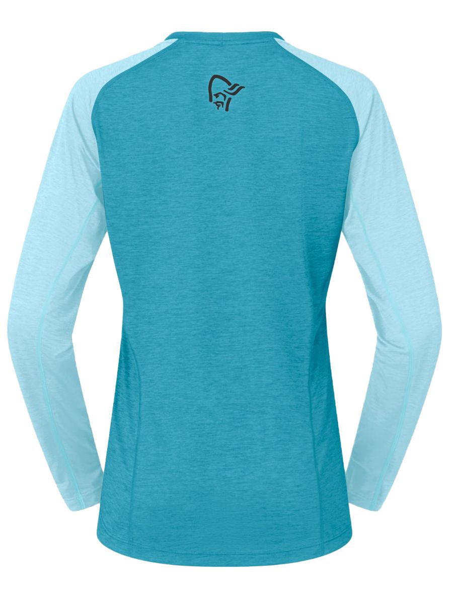 Tynn og teknisk longsleeve til dame i fargen Brittany Blue Aqua Haze fra Norrøna