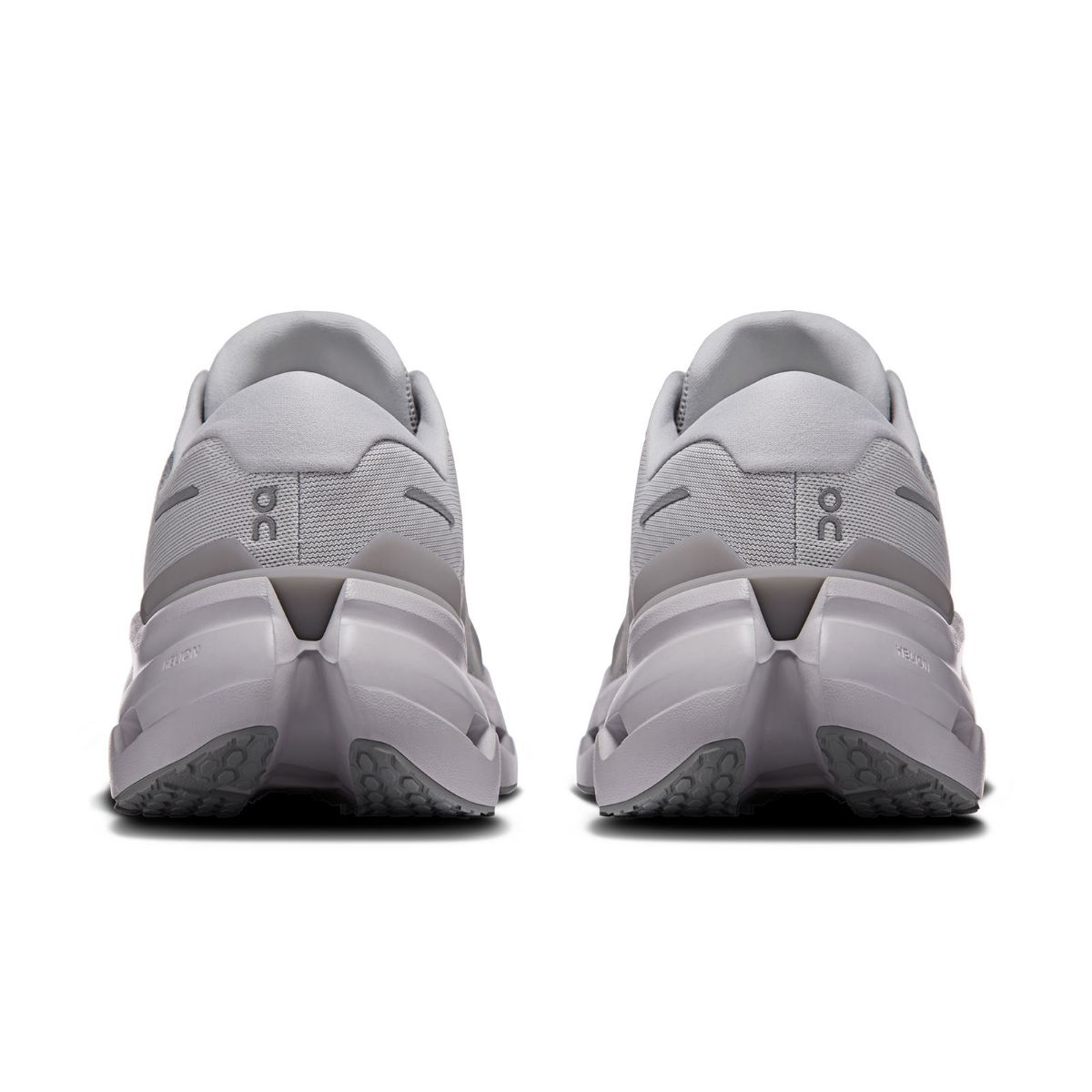 Allsidig og komfortabel løpesko til herre fra On i fargen Glacier Alloy
