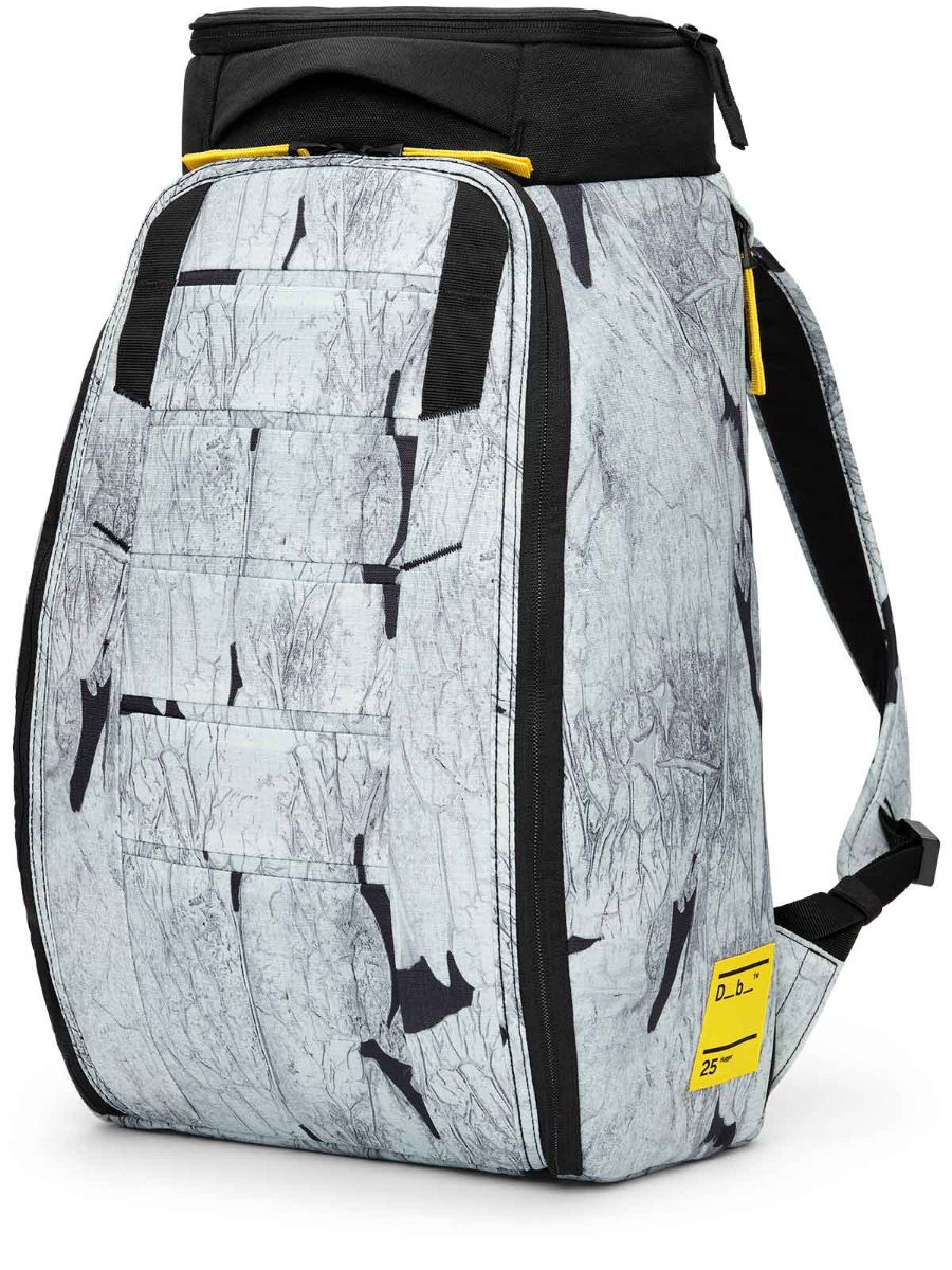 Allsidig og romslig ryggsekk fra Db som rommer 25l. Optimal til hverdags, jobb og reise