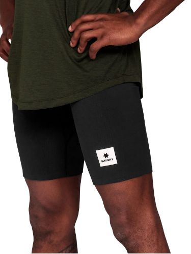 Kortere treningsshorts fra SaySky i fargen Black til herre