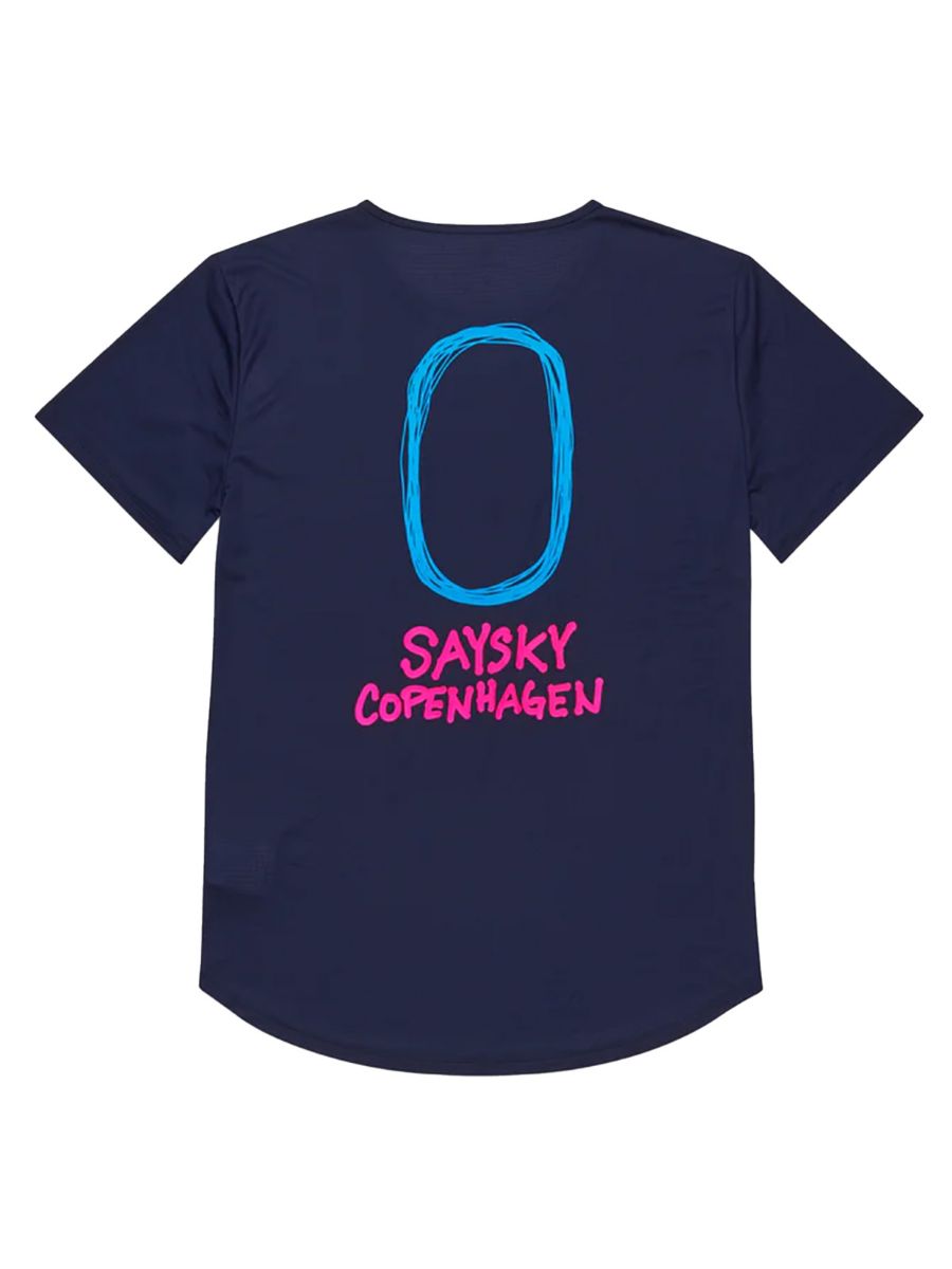 Lett, ventilerende og komfortabel treningstskjorte fra SaySky med trykk på ryggen