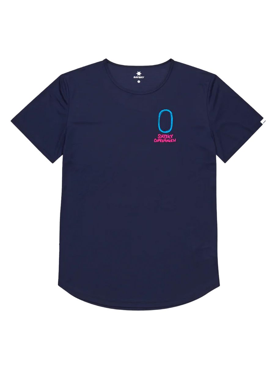 Lett, ventilerende og komfortabel treningstskjorte fra SaySky med trykk på ryggen