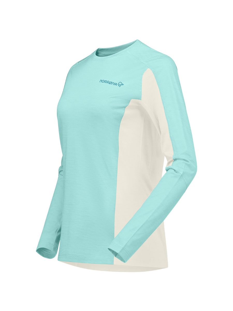 Tynn og teknisk genser til dame fra Norrøna i fargen Aqua Haze Whisper White