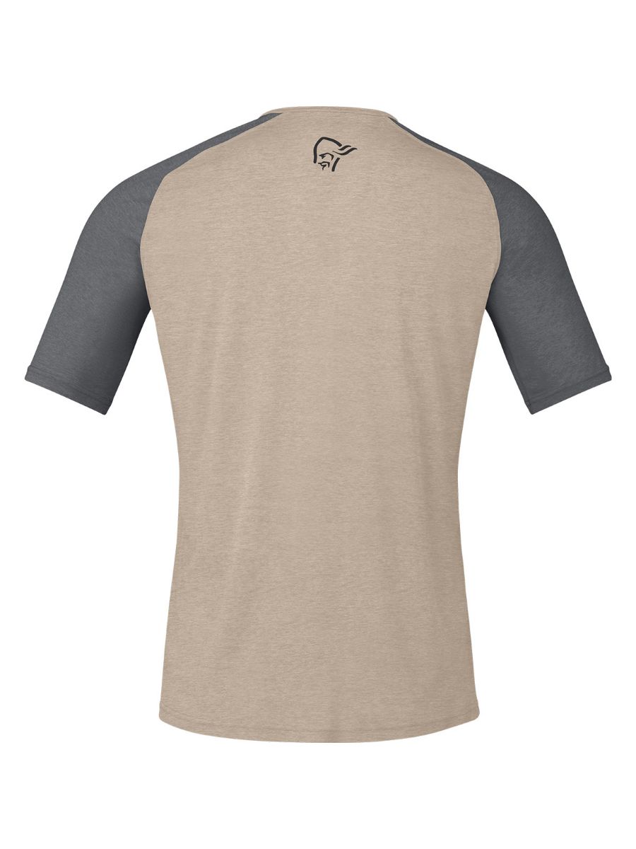 Lett og alslidig t-skjorte til herre fra Norrøna