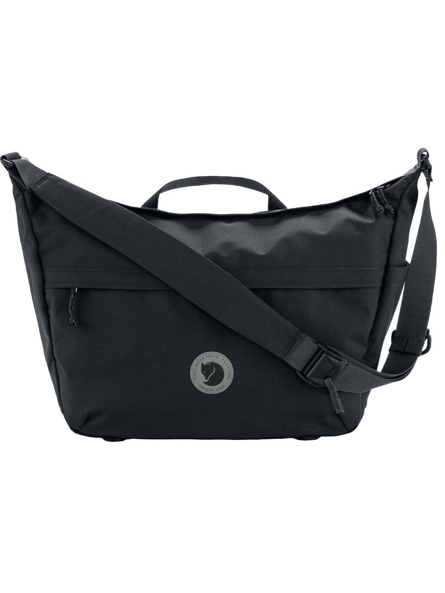 Crossbody bag fra Fjellreven- perfekt til jobb eller reising. I fargen Coal Black