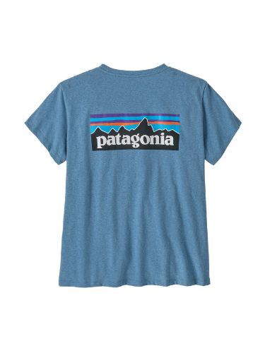 T-skjorte i resirkulerte materialer til dame fra Patagonia med tøft trykk på ryggen