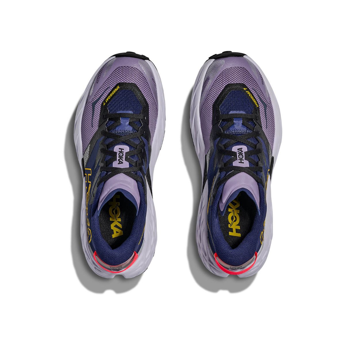 Terrengsko til dame fra Hoka. Speedgoat 7 i fargen Berry Jam Starlight Glow