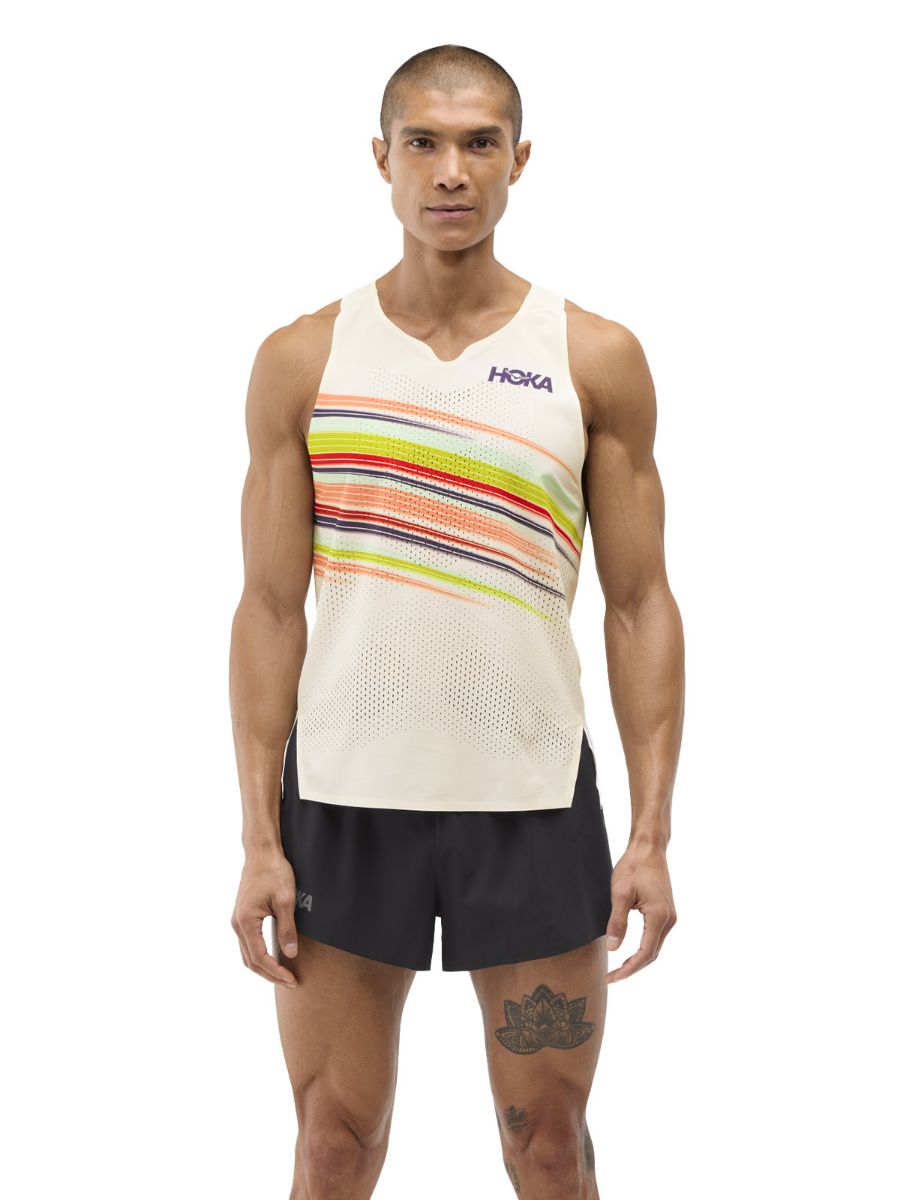 Singlet til herre fra Hoka i fargen Alabaster Flare