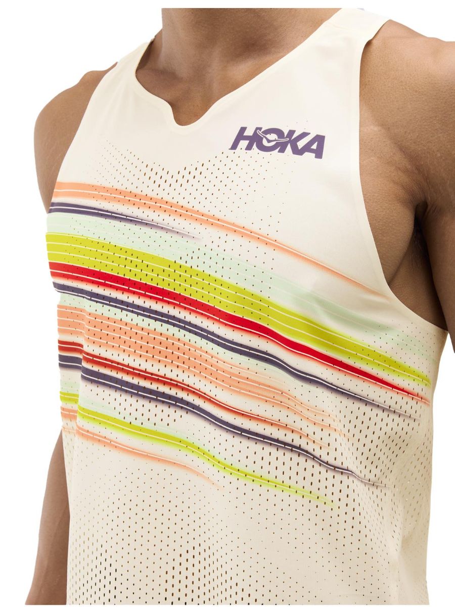 Singlet til herre fra Hoka i fargen Alabaster Flare