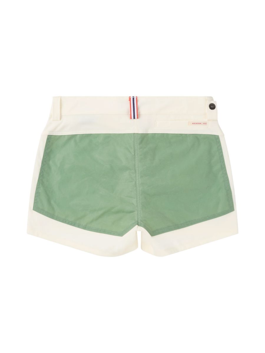 Shorts til dame fra Amundsen i fargen Offwhite Willow Green
