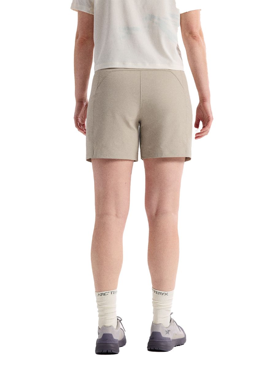 Shorts til dame fra Arcteryx i fargen Rune