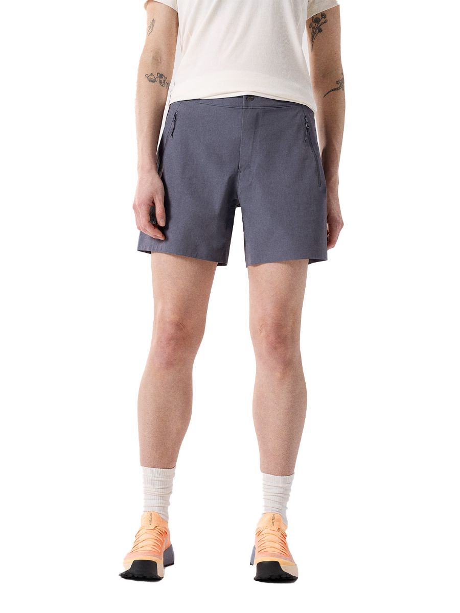 Shorts til dame fra Arcteryx i fargen Dk Stratus
