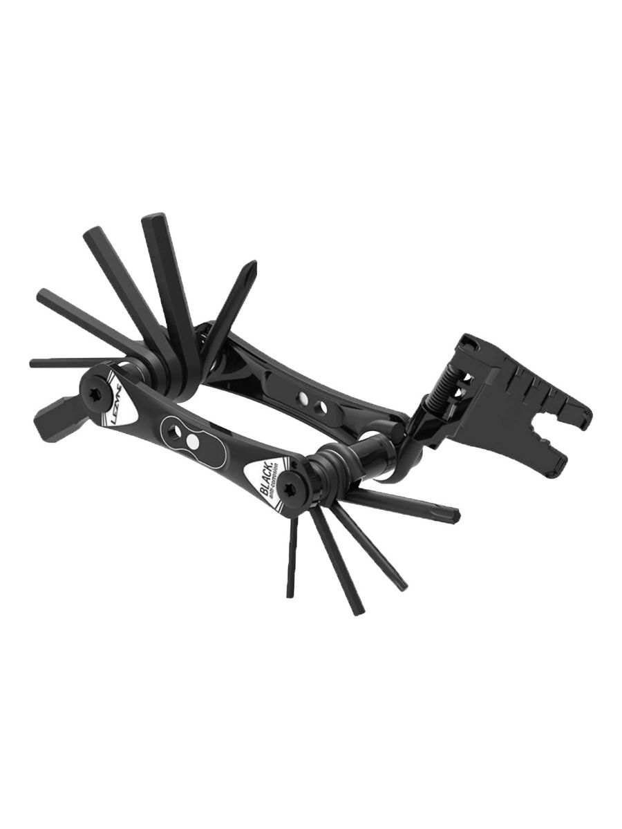 Multiverktøy inkludert kjedekutter. Alt du trenger hvis uhellet oppstår