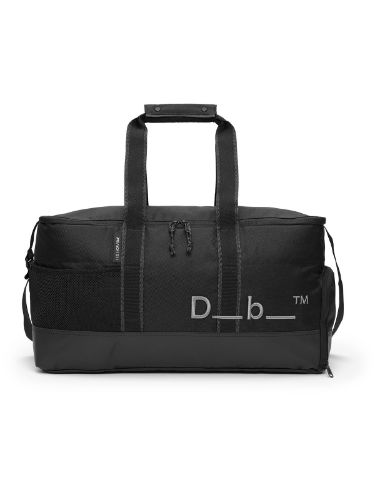 Gymbag fra Db som rommer 30 L, med masse praktiske rom 