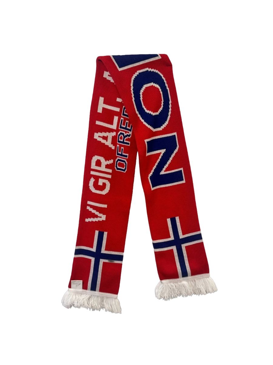 Strikket skjerf i norske farger med teksten "ALT FOR NORGE"