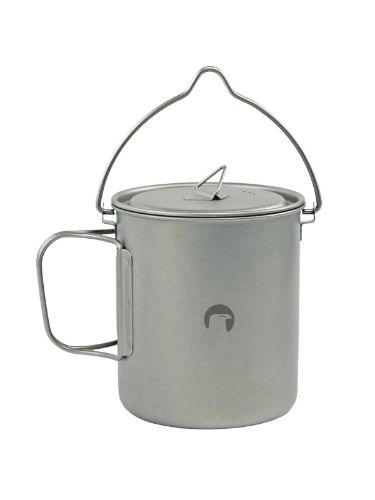  flerbrukskopp av titan med foldbart håndtak og praktisk oppheng! Desilitermål inni og helletut for enkel bruk.