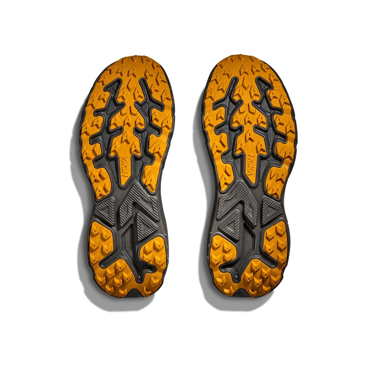 Løpesko med terrengsåle og Gore-Tex membran fra Hoka til herre. Challenger 8 gtx