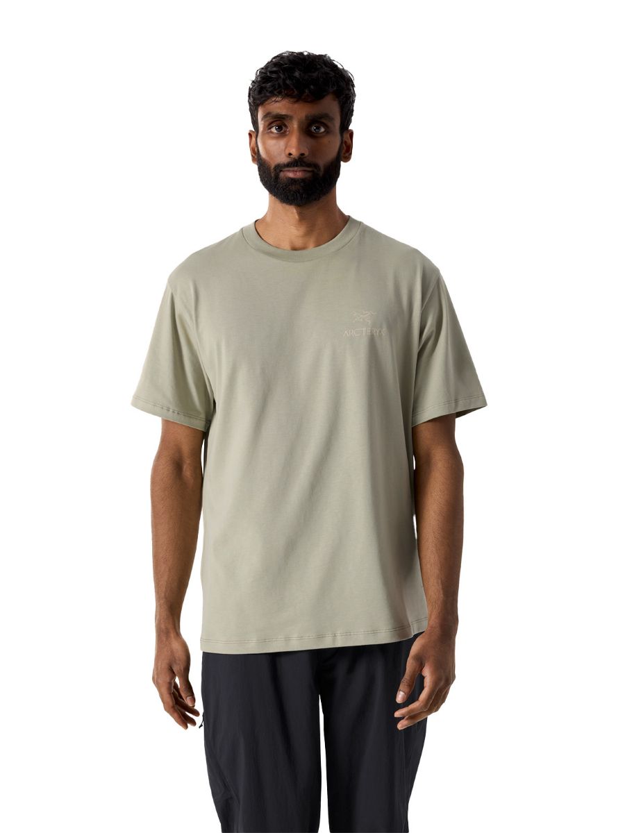 T-skjorte til herre i bomull fra Arcteryx med trykk på ryggen