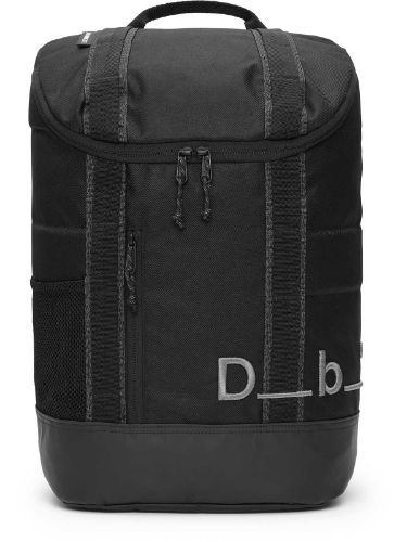 Ryggsekk fra Db i fargen Black out som rommer 25 L