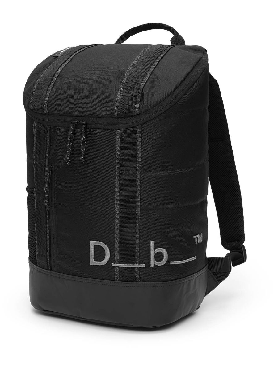 Ryggsekk fra Db i fargen Black out som rommer 25 L