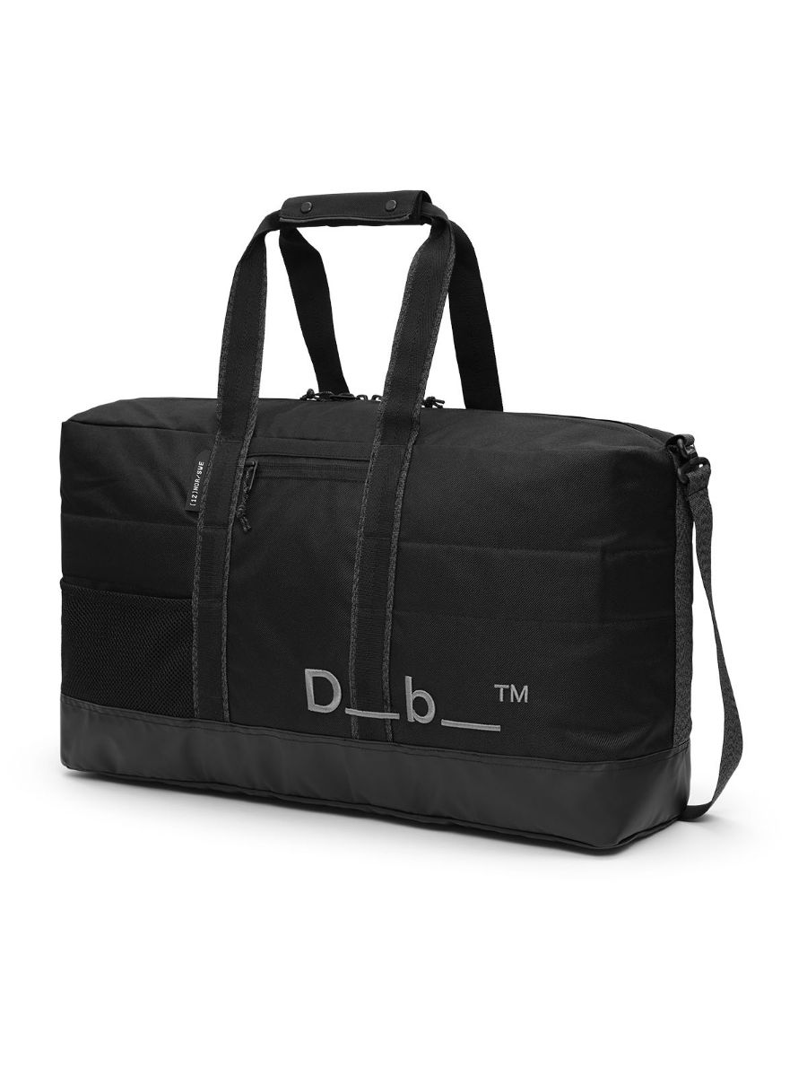 Bag fra Db som rommer 40L i fargen Black Out