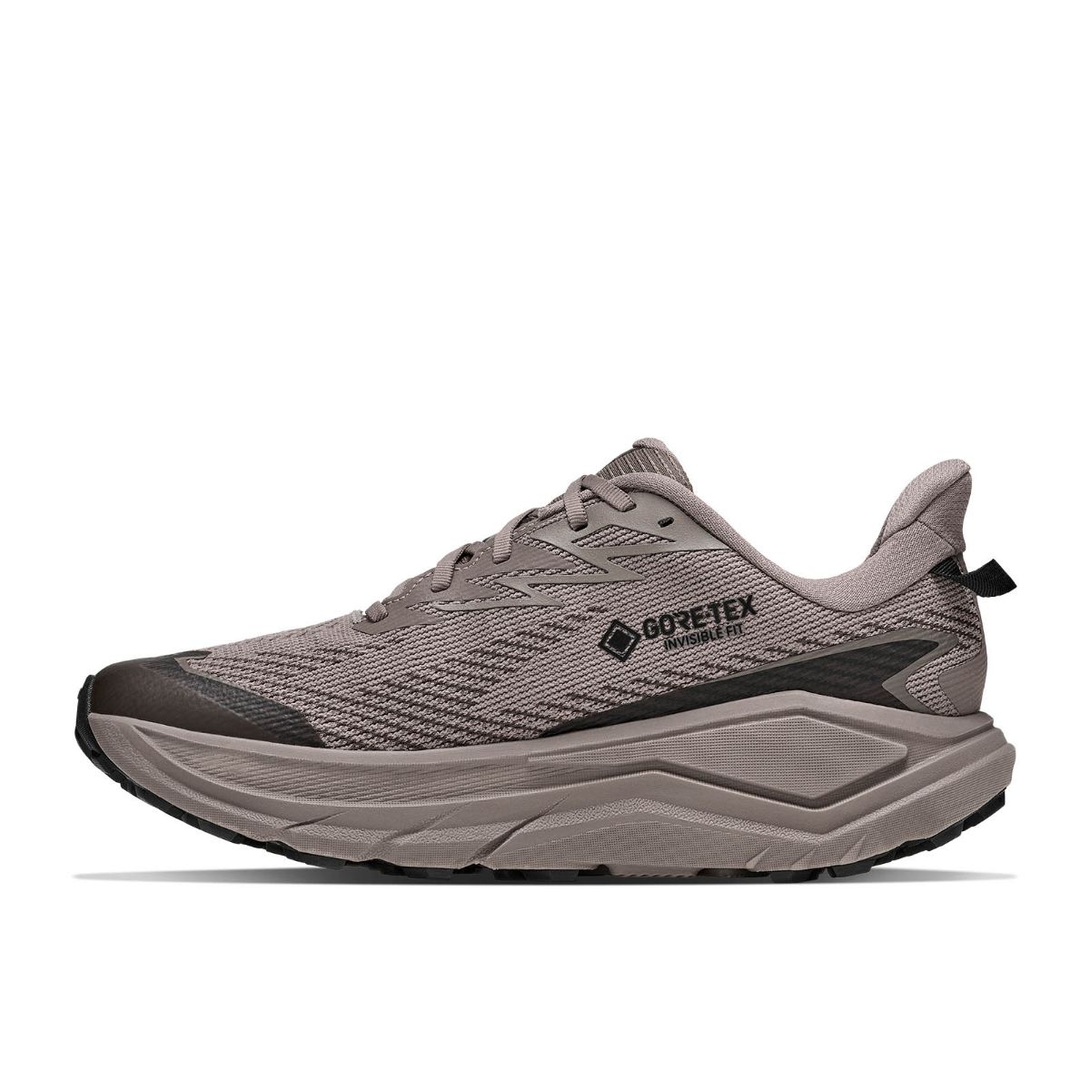 Allsidig løpesko med terrengsåle fra Hoka til herre. Challenger 8 med Gore-Tex